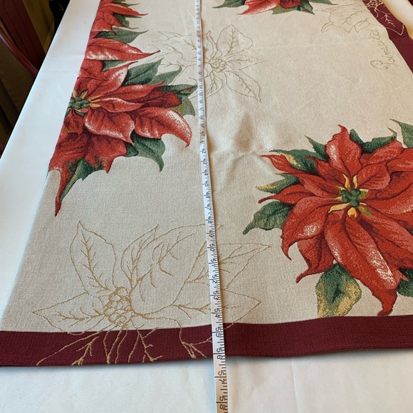 French high quality tablecloth or throw tapestry with two pillowcases poinsettia - Picture 15 of 16